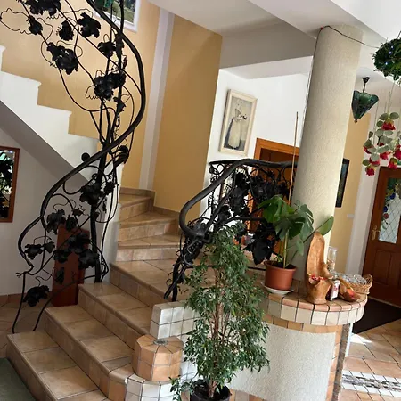 77 - Garni 招待所