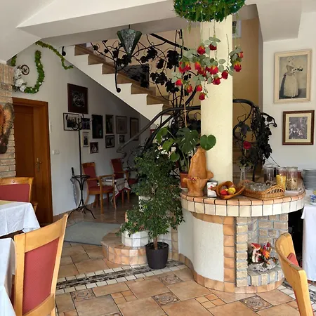 77 - Garni 招待所 3*