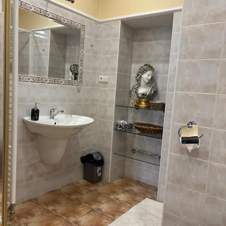 77 - Garni 招待所