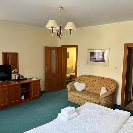 77 - Garni 招待所 3*