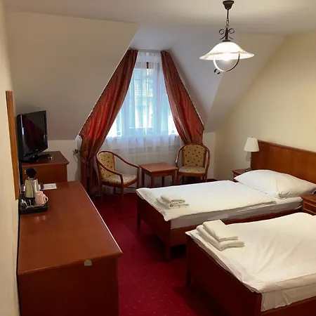 77 - Garni 招待所 3*