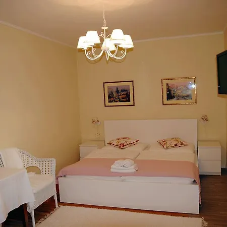 77 - Garni Penzion Pezinok